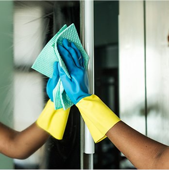 براق‌کننده وسایل شیشه‌ای